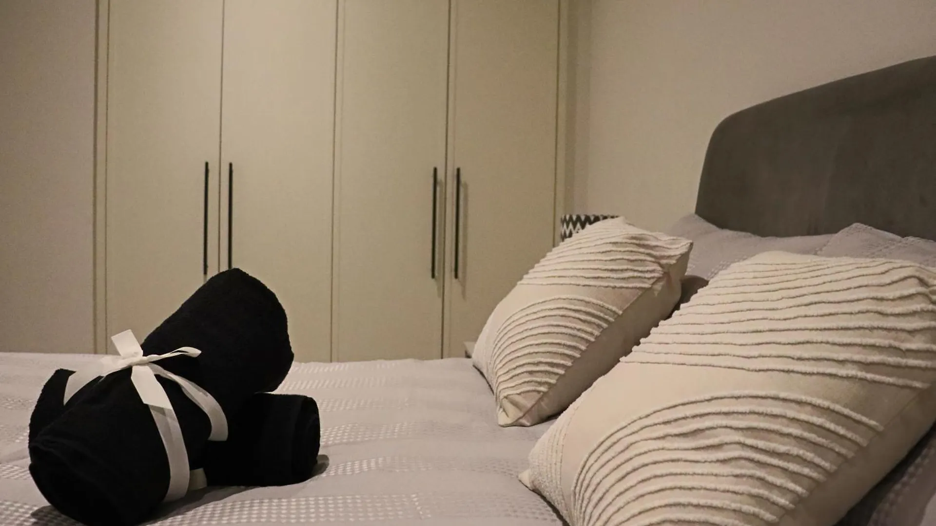 Luxury 2 Bed 2 Bath City Apartment London
